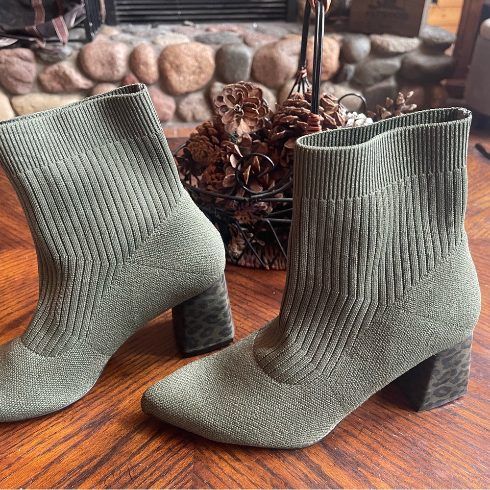 Green Ribbed Ankle Booties with Chunky Heel